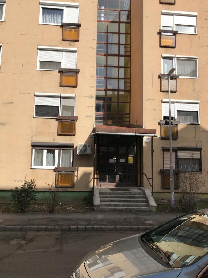 Zen Apartman Солнок Екстериор снимка